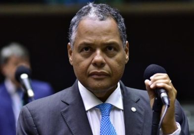 Antônio Brito retira candidatura a presidente da Câmara dos Deputados